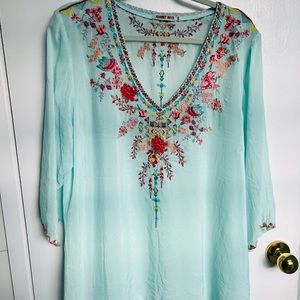 New, without tags- Johnny Was blouse mint/turquoise XL